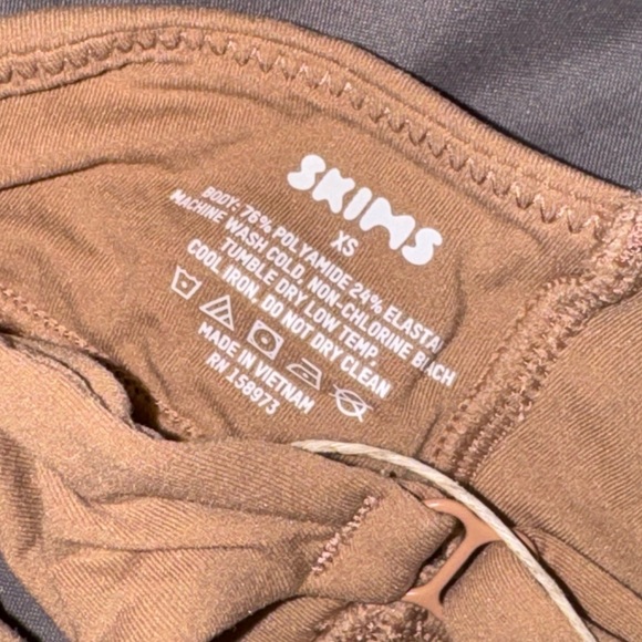 SKIMS RACERBACK BRALETTE - Picture 4 of 9